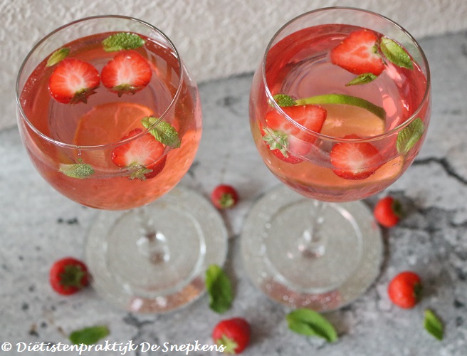 Strawberry-Mint-Mocktail.