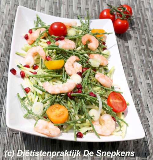 slaatje roze garnalen zeewier