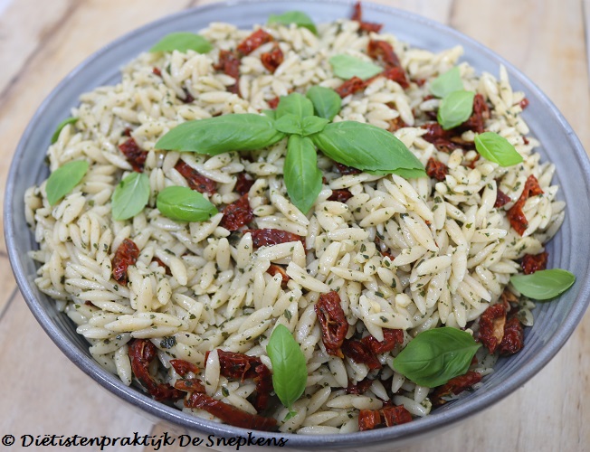 griekse-pasta-pesto-basilicum-tomaten.jpg
