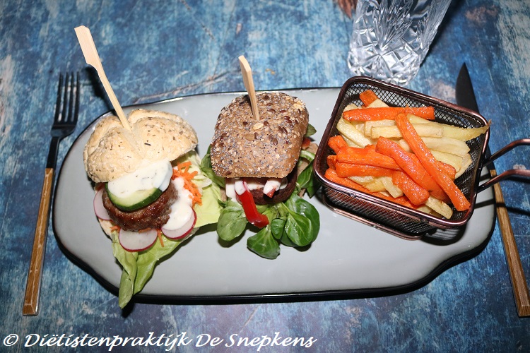 hamburgers groentefrieten