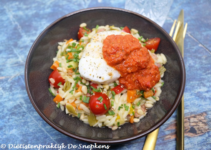 kabeljauw-Griekse-pasta-pikante-saus