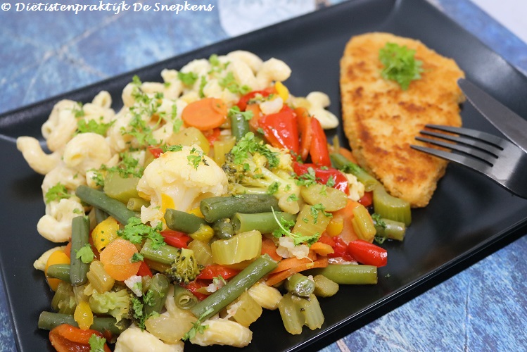 macaroni-vegeschnitzel-groenten