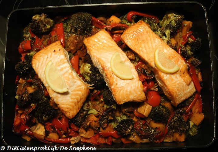 ovenschotel-zalm-zoete aardappel-paparika-broccoli